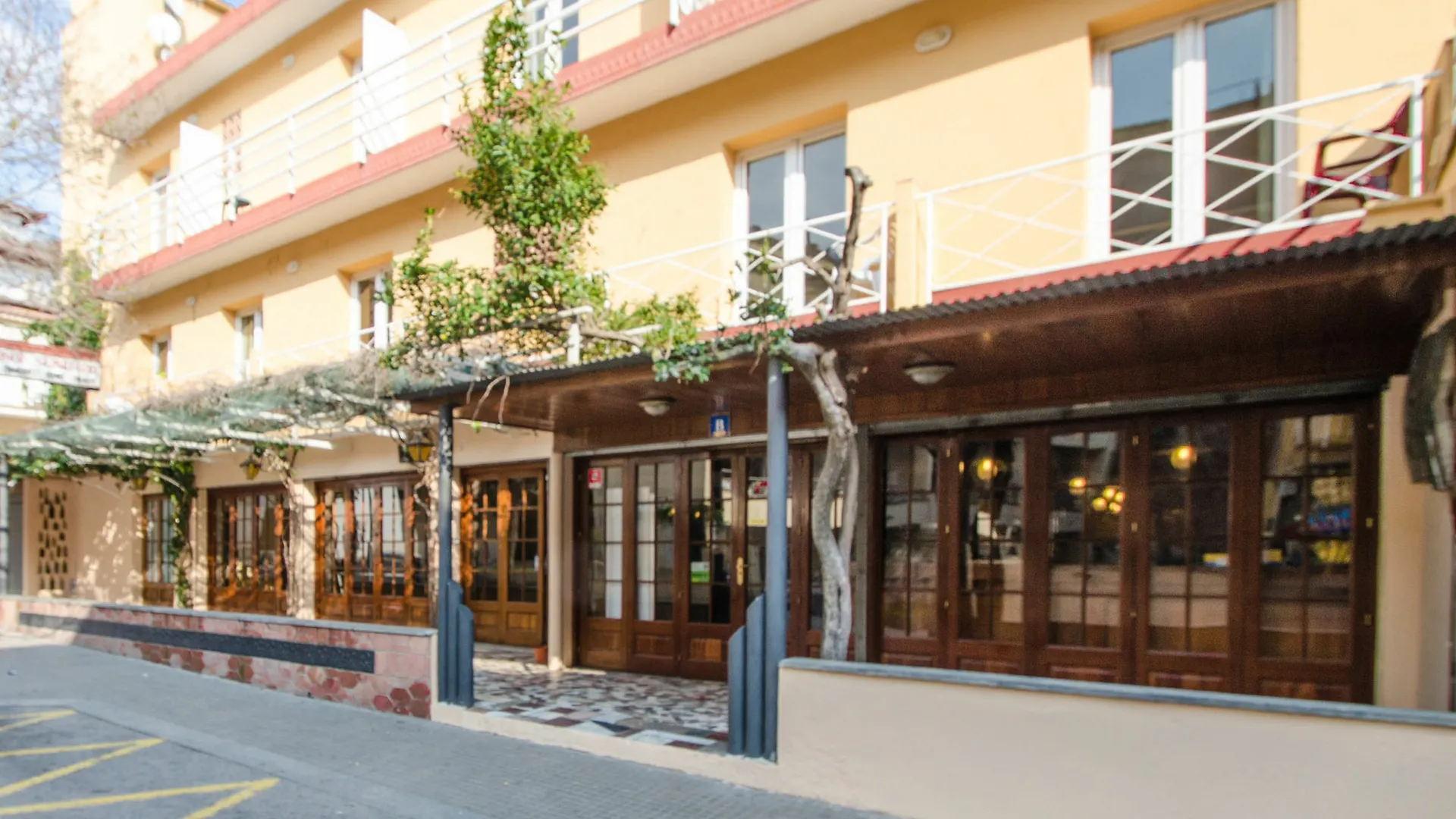 Hostal Lloret Льорет-де-Мар Гостевой дом