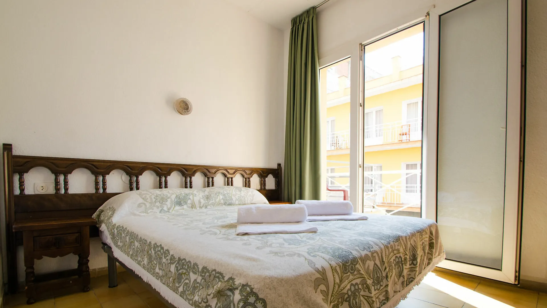 Гостевой дом Hostal Lloret Льорет-де-Мар